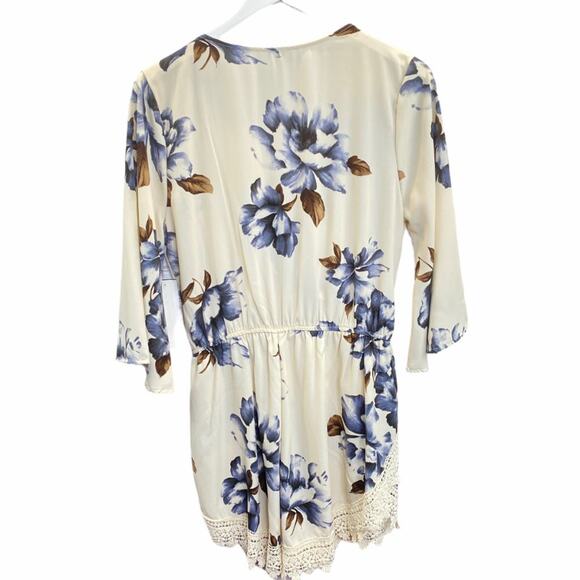 Design Lab Floral Romper Cream Blue Size L Shorts Lace V Neck Half Sleeve - Picture 8 of 10